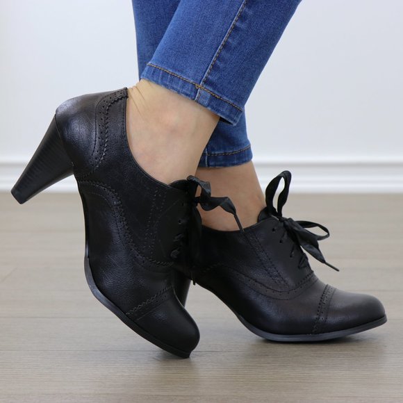 Laced-Up Vintage Style Women's Heeled Oxford - Picture 4 of 7